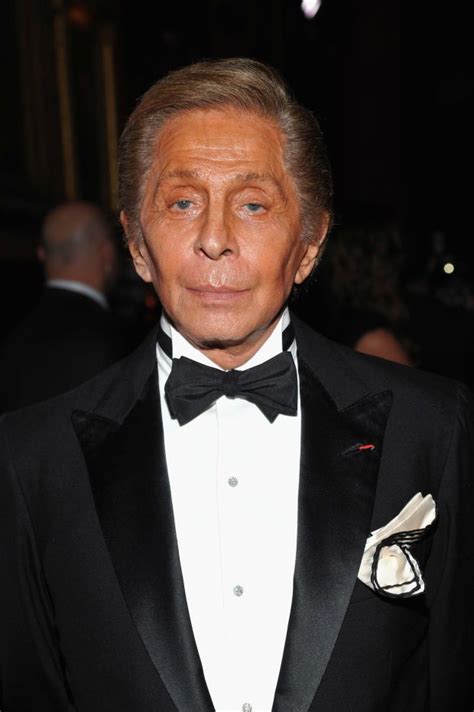 Valentino (fashion designer) .